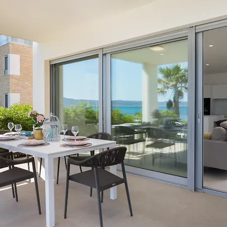 Apartment Beachfront Luxe Designer