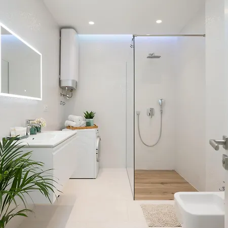 Apartment Beachfront Luxe Designer