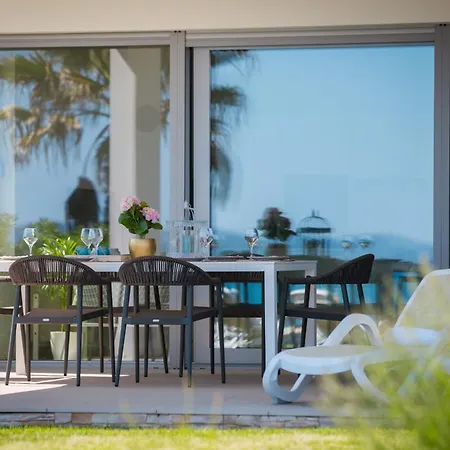 Beachfront Luxe Designer Apartment Sukošan