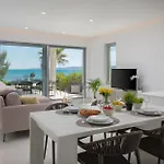 Beachfront Luxe Designer Lejlighed