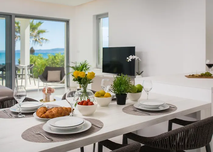 Beachfront Luxe Designer Appartement *