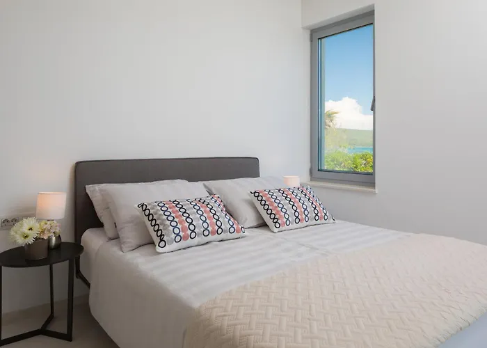 Beachfront Luxe Designer Sukošan