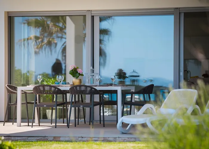 Beachfront Luxe Designer Appartement Sukošan