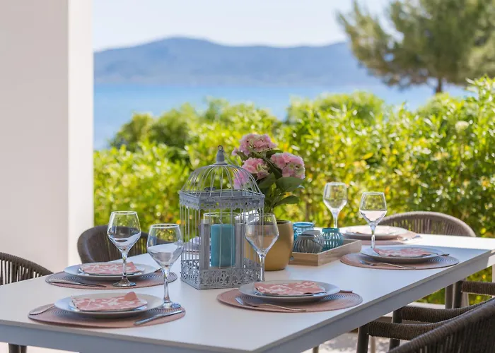 Beachfront Luxe Designer Appartement *